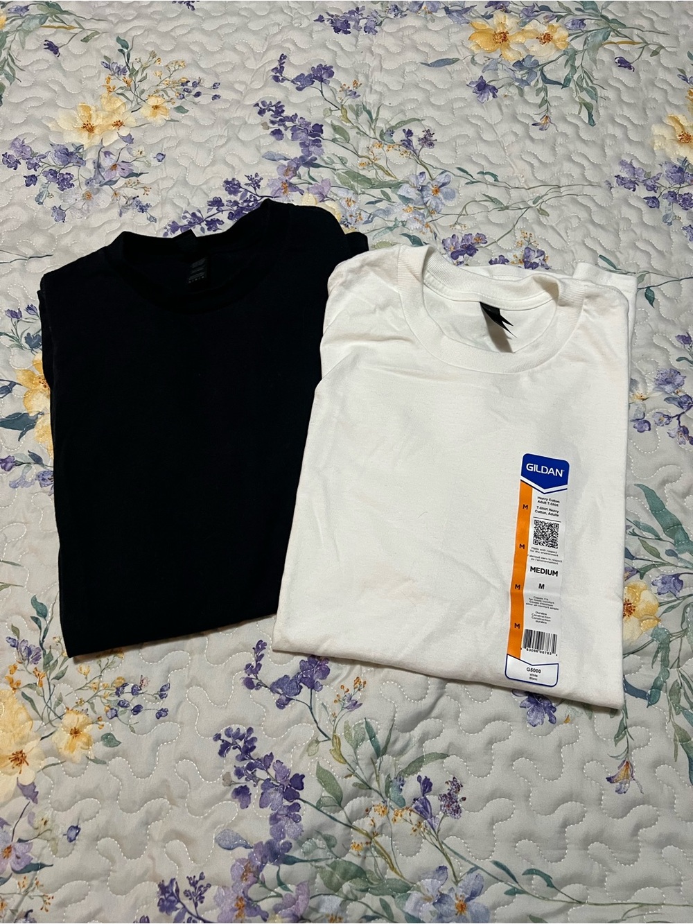 Gildan Men’s Short Sleeve Crew T-Shirts — Black and White
